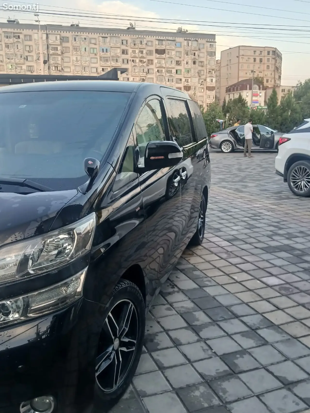 Toyota Vellfire 2014 · 2.4 AT