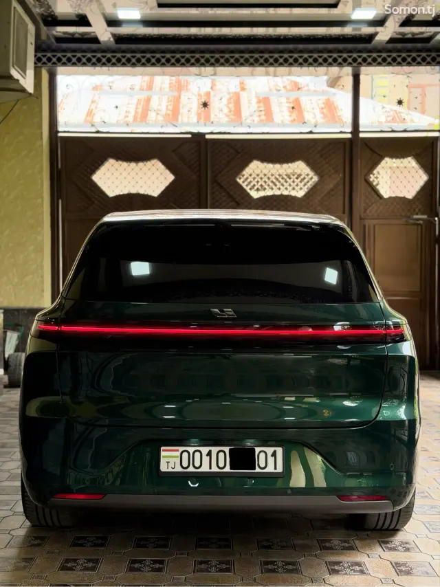 Li Auto (Lixiang) L6 2025 · 1.5 CVT