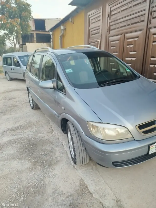 Opel Zafira 2003 · 1.8 MT