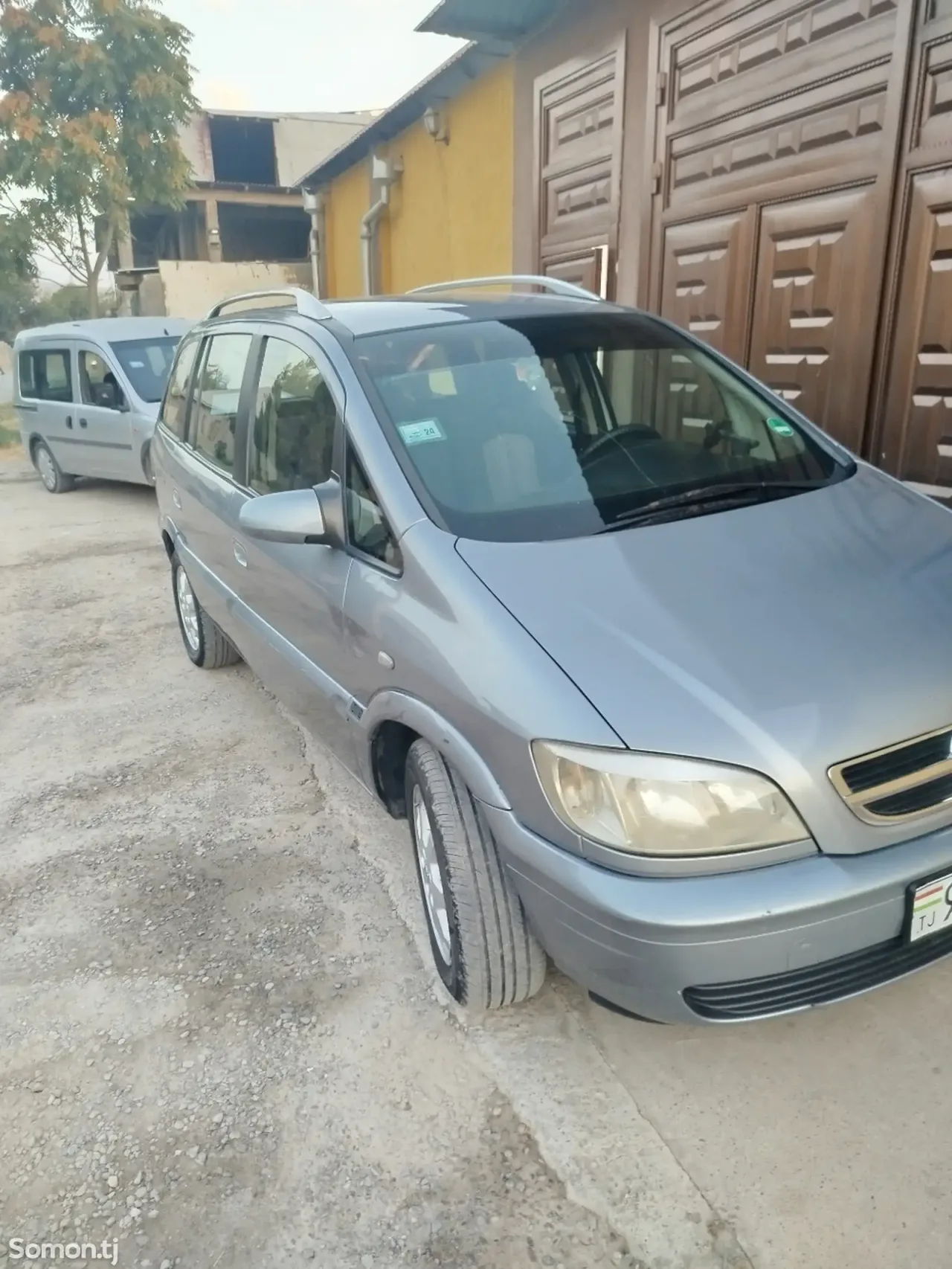 Opel Zafira 2003 · 1.8 MT