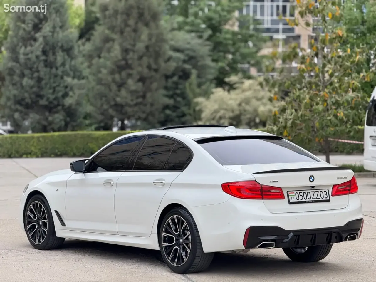 BMW 5 series 2017 · AT