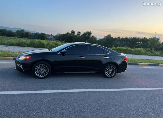Lexus ES series 2016 · 2.5 AT