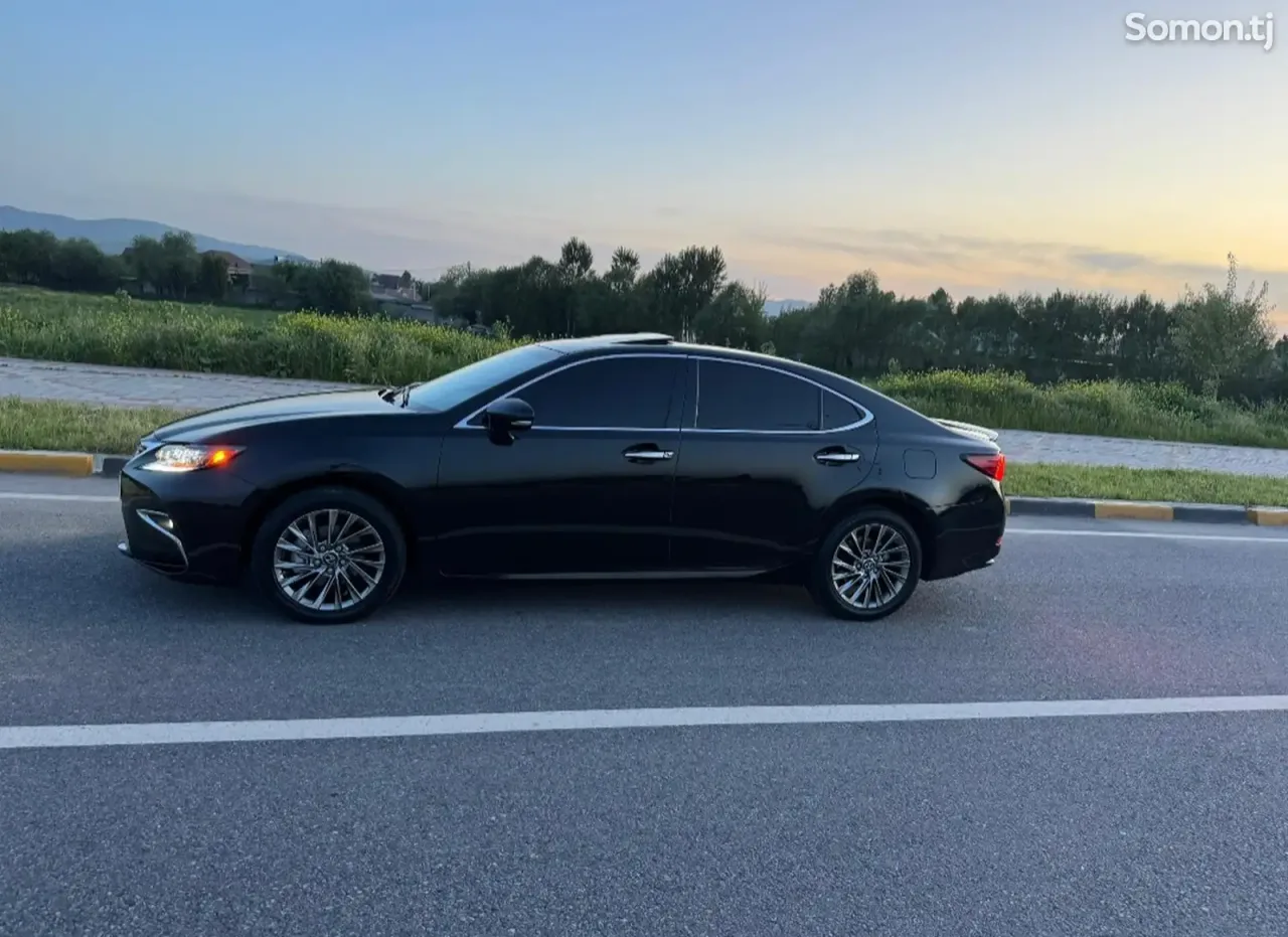 Lexus ES series 2016 · 2.5 AT