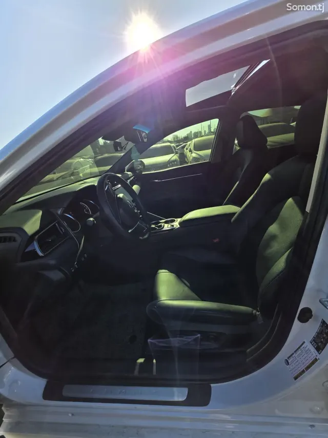 Toyota Camry 2019 · 2.5 AT