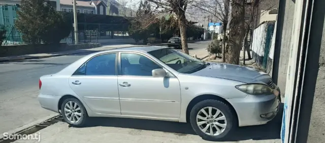 Toyota Camry 2005 · 2.4 MT