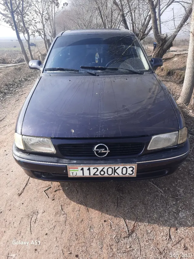 Opel Astra F 1996 · 1.6 MT