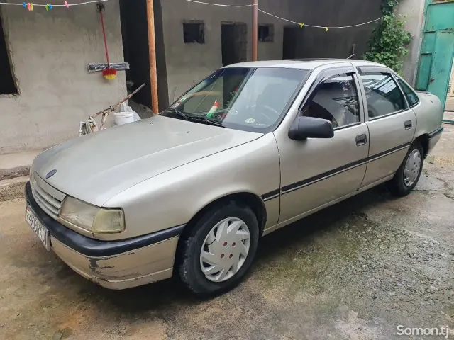 Opel Vectra A 1991 · 1.6 MT