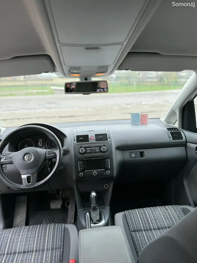 Volkswagen Touran 2012 · 1.4 AT