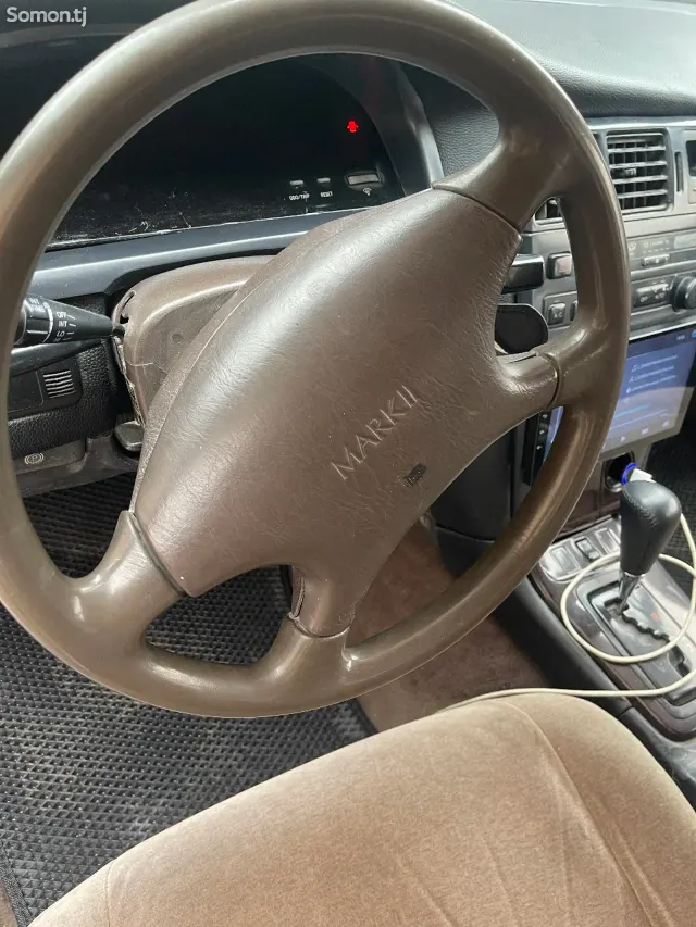 Toyota Mark II 1990 · 2.5 AT