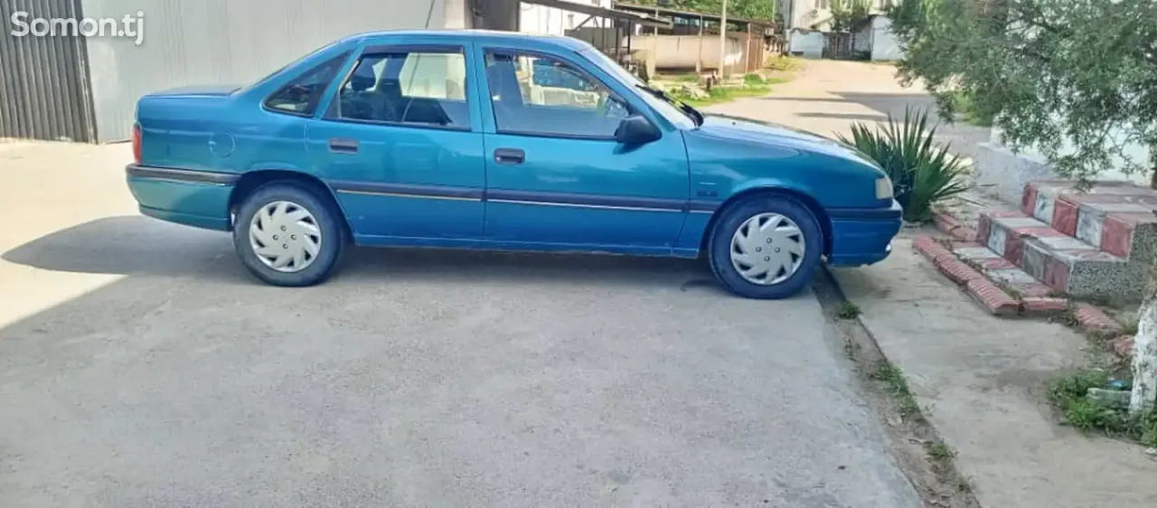Opel Vectra A 1993 · 1.6 MT