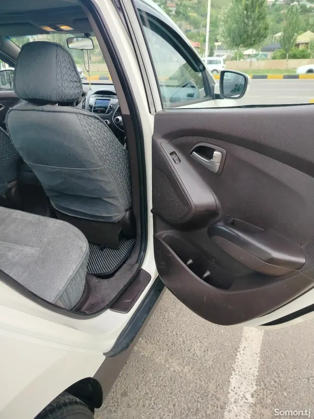Hyundai Tucson 2011 · 2.4 AT
