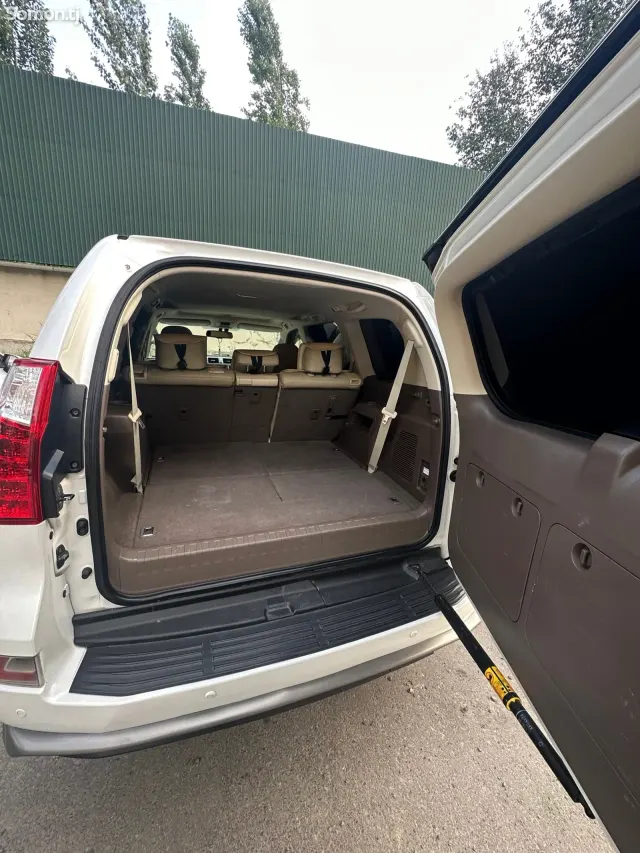 Lexus GX series 2010 · 4.6 AT