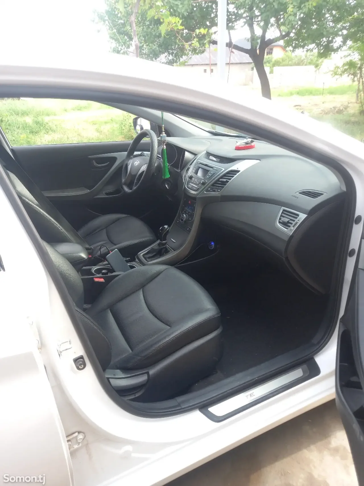 Hyundai Avante 2014 · 1.6 AT