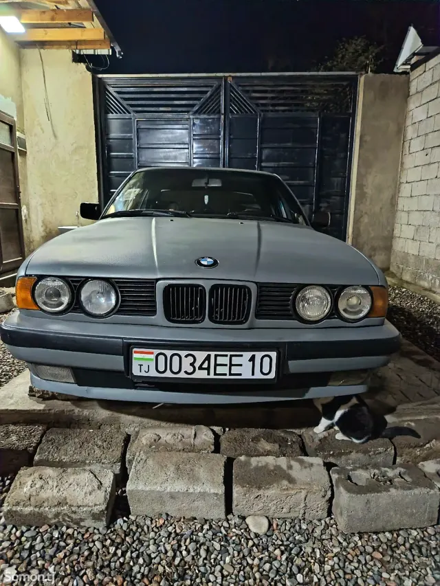 BMW 5 series 1990 · 2.5 MT