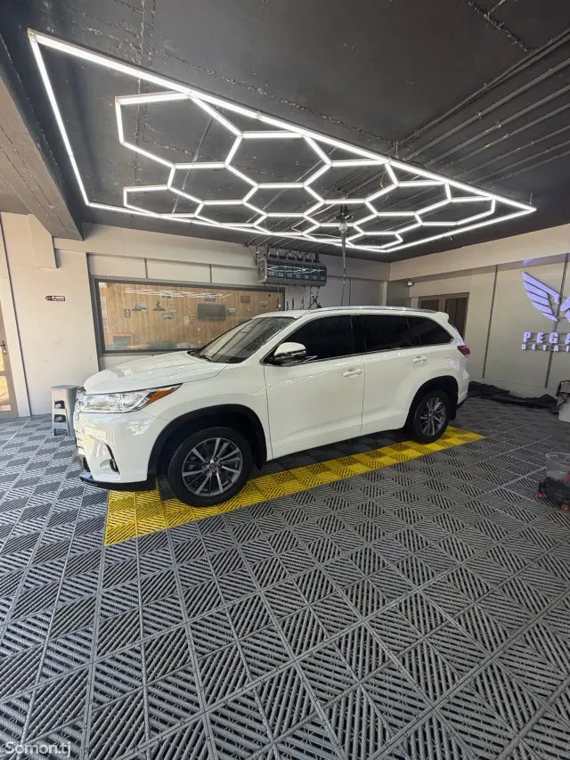 Toyota Highlander 2017 · 3.5 AT