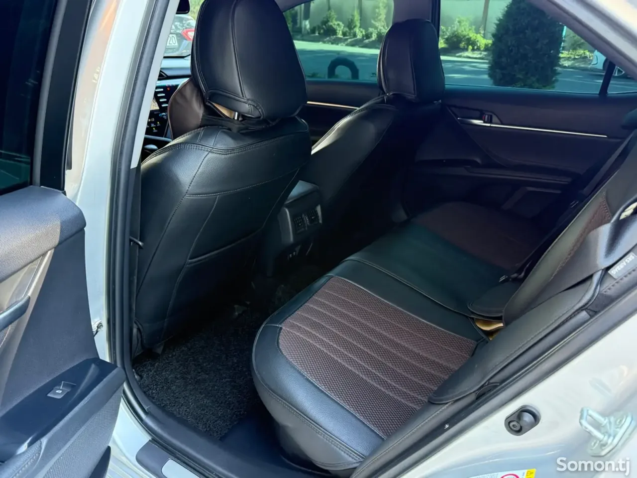 Toyota Camry 2018 · 2.5 AT