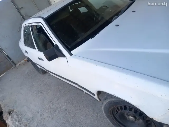 Mercedes-Benz W124 1989 · 2.0 MT