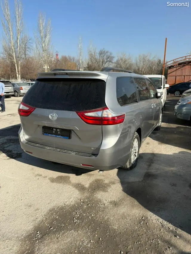 Toyota Sienna 2015 · 3.5 AT