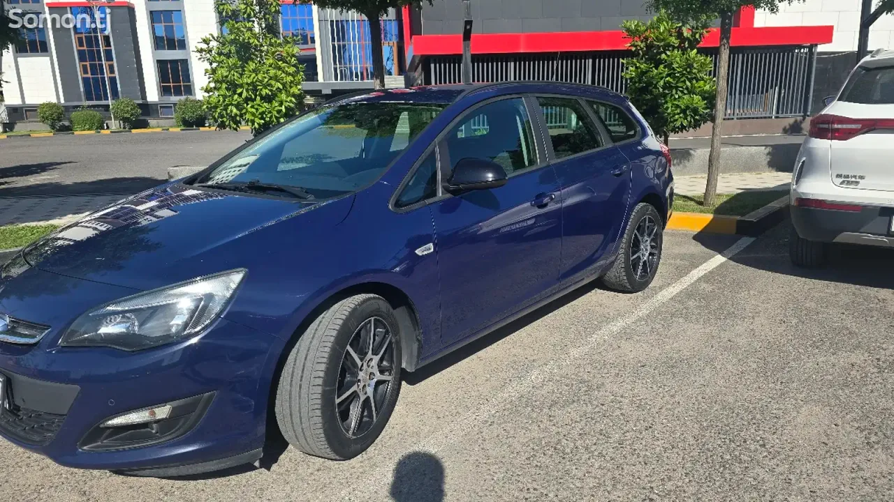 Opel Astra J 2014 · 1.6 MT