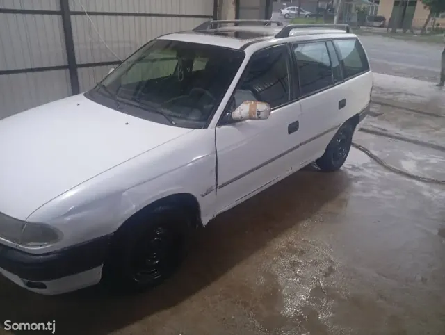 Opel Astra F 1996 · 1.6 MT