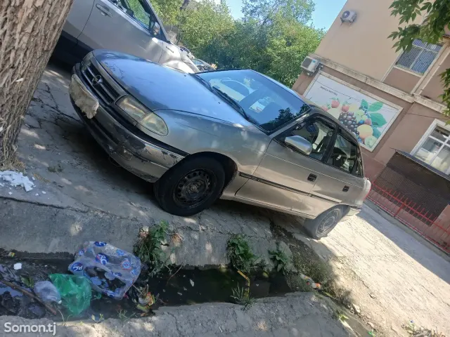 Opel Astra F 1993 · 1.6 MT