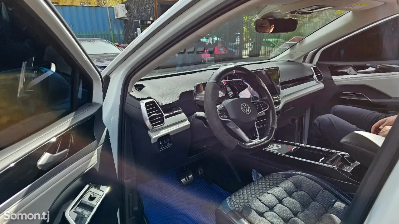 Volkswagen ID.6 2023 · AMT