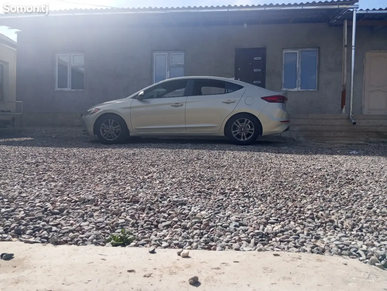 Hyundai Elantra 2018 · 2.0 AT