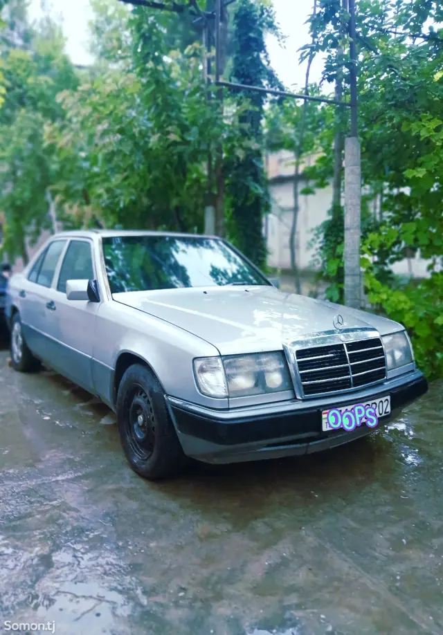 Mercedes-Benz W124 1992 · 2.0 MT