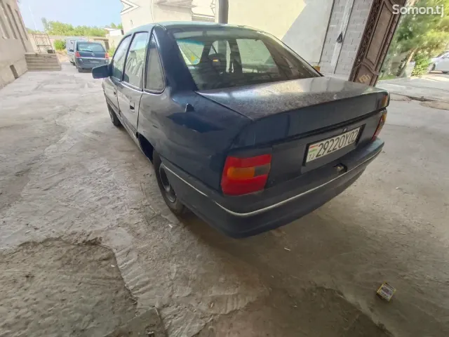 Opel Vectra A 1992 · 1.6 MT