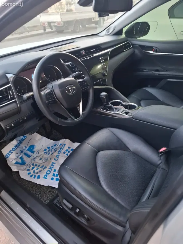 Toyota Camry 2018 · 2.5 AT