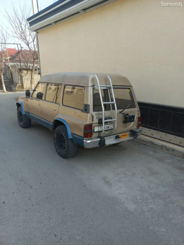 Nissan Patrol 1990 · 3.0 AT
