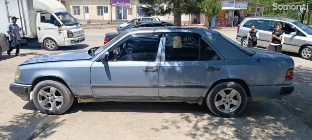 Mercedes-Benz W124 1986 · 2.5 MT