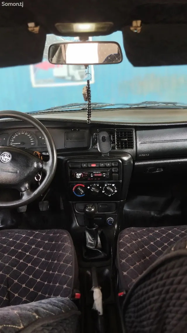 Opel Vectra B 1997 · 1.6 MT