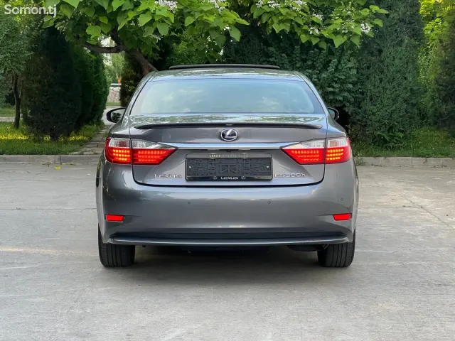Lexus ES series 2015 · 2.5 AT