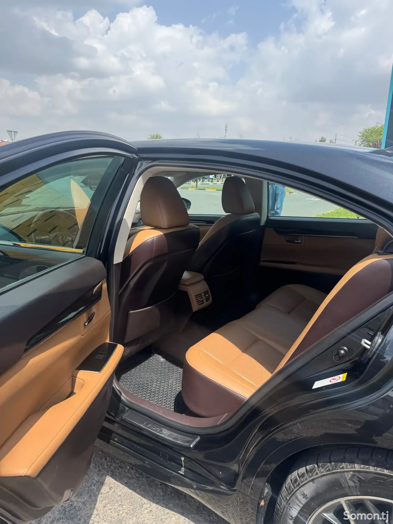 Lexus ES series 2016 · 3.5 AT