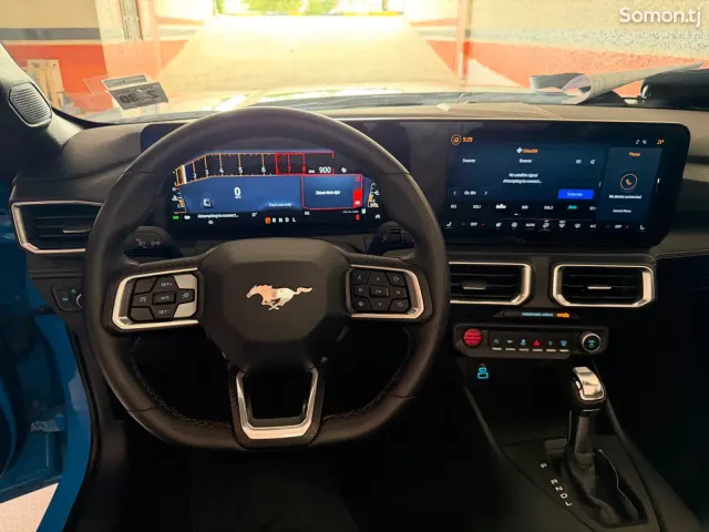 Ford Mustang 2025 · 2.3 AT