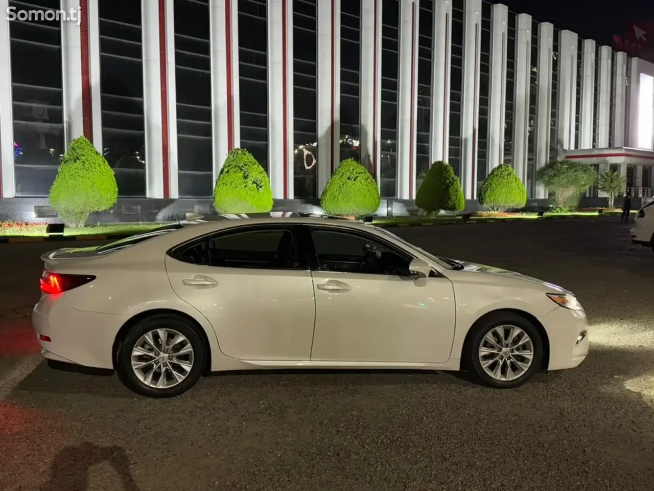 Lexus ES series 2017 · 2.5 AT