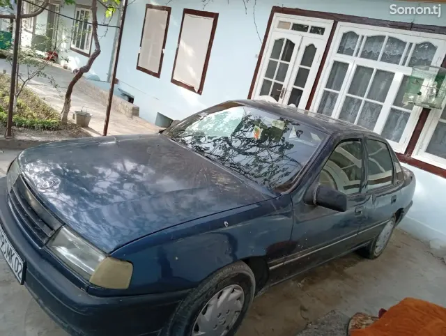 Opel Vectra A 1992 · 1.6 MT