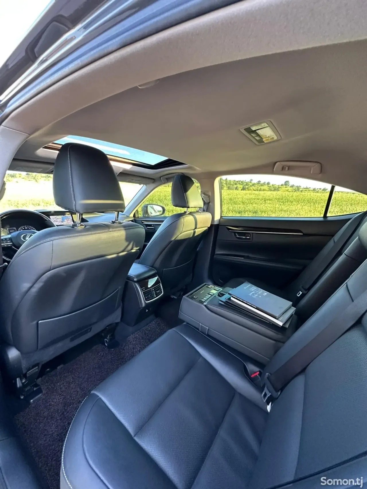 Lexus ES series 2016 · 2.5 AT