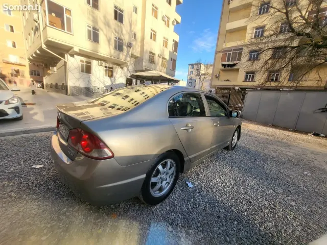 Honda Civic 2007 · 1.8 AT