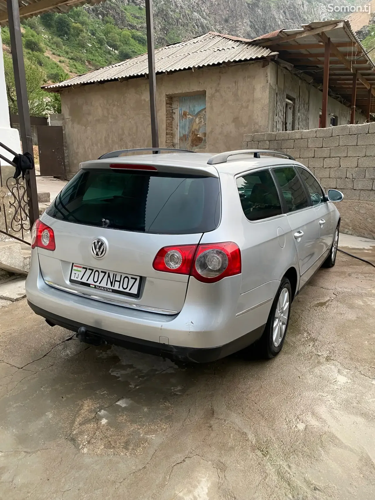 Volkswagen Passat 2006 · 2.0 MT