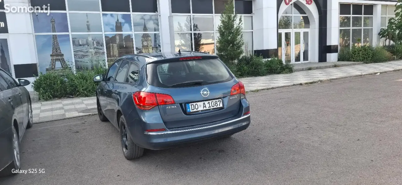 Opel Astra J 2015 · 1.4 MT
