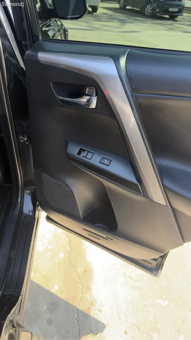 Toyota RAV 4 2018 · 2.5 AT