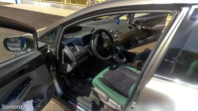 Honda Civic 2008 · 1.8 MT