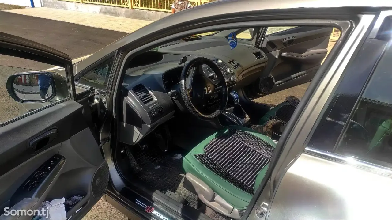 Honda Civic 2008 · 1.8 MT