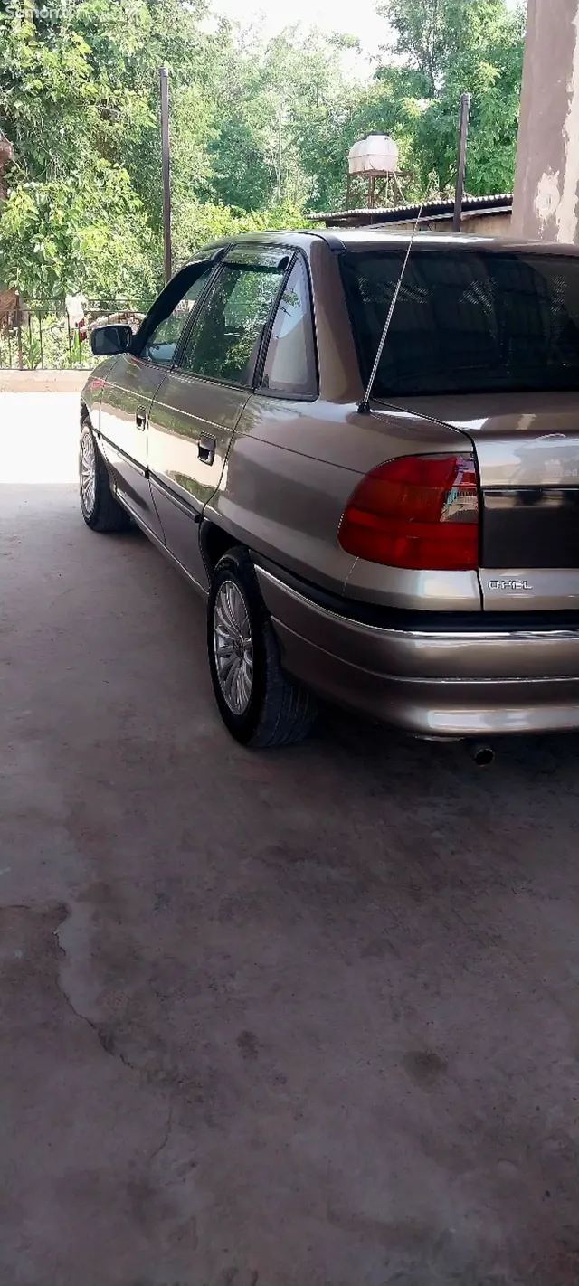 Opel Astra F 1996 · 1.6 MT