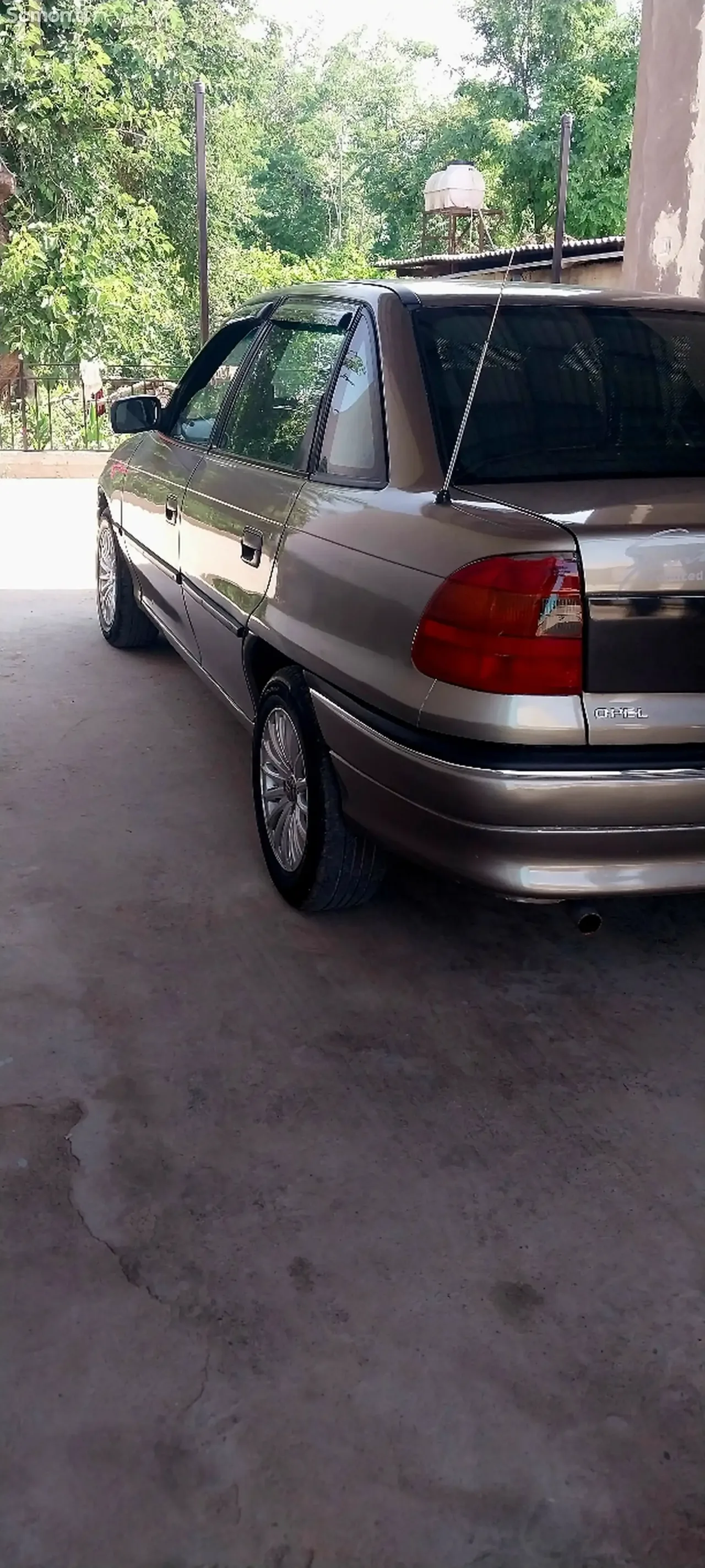 Opel Astra F 1996 · 1.6 MT