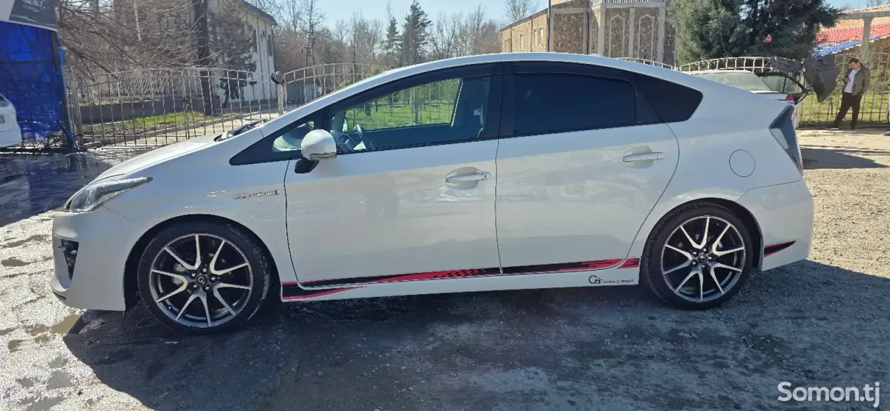 Toyota Prius 2014 · 1.8 CVT