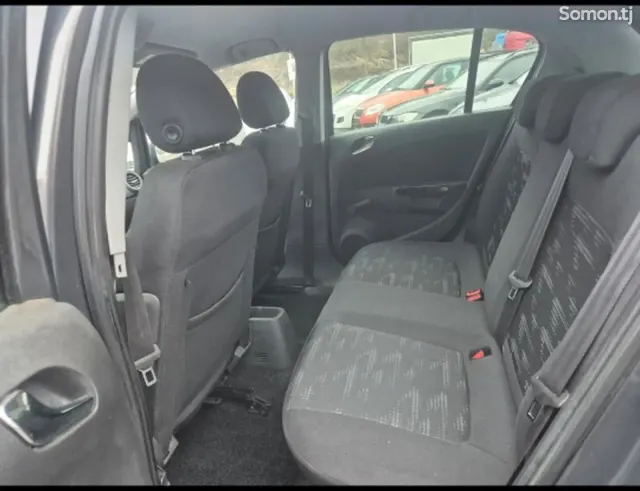 Opel Corsa 2015 · 1.4 MT