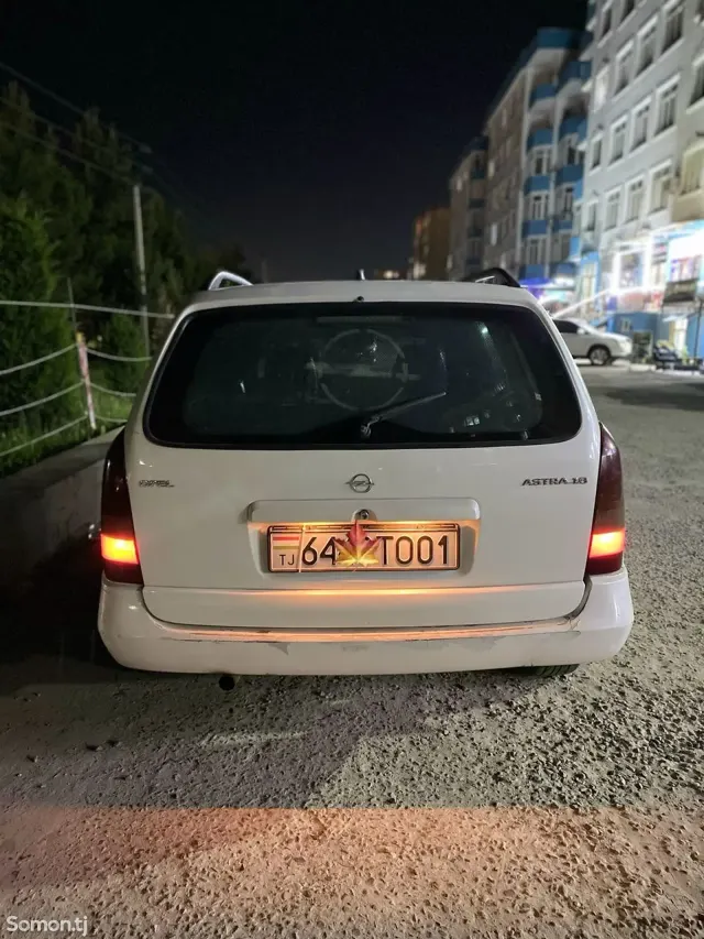 Opel Astra G 1998 · 1.6 MT